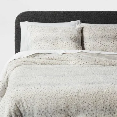 New - Threshold Luxe Faux-Fur Comforter & Sham Set Lightweight