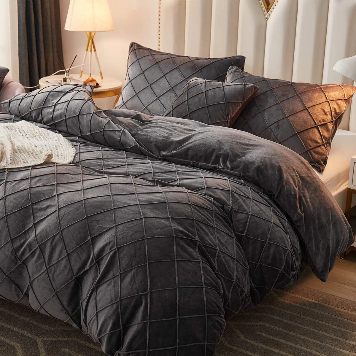 The Softy Diamond Dark Gray Bed Set