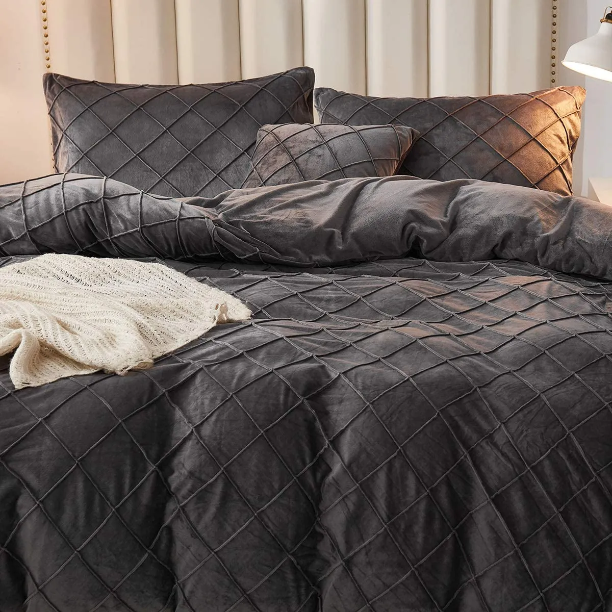 The Softy Diamond Dark Gray Bed Set